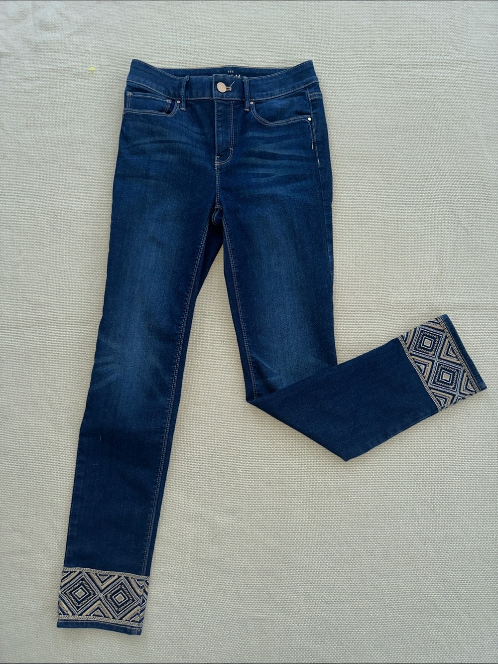 White House Black Market Embroidered Trim Slim Crop Jeans Size 00